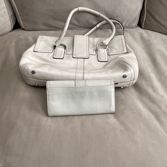 Coach Soho Cream Leather Large Buckle Flap Satchel Bag and matching wallet - Picture 4 of 5